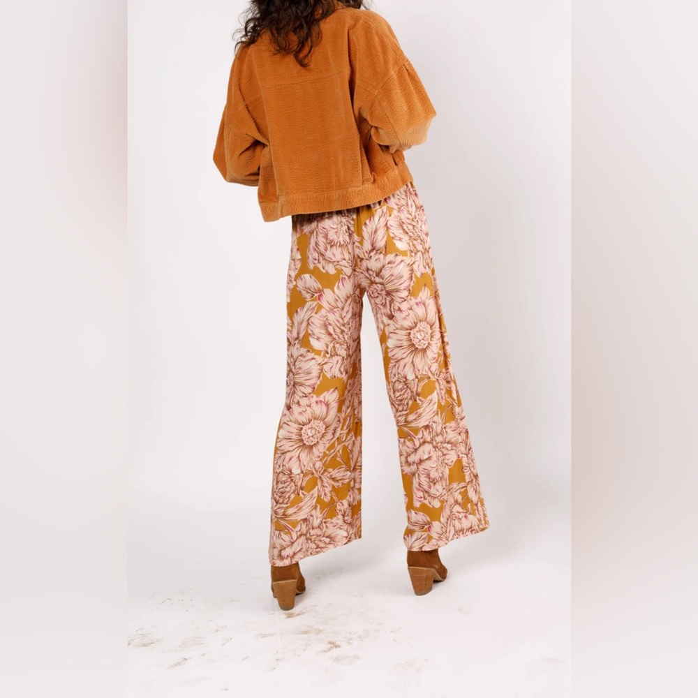Band Of The Free ARIZONA GOLD FLORAL WIDE LEG PANTS Size Large NWT - Picture 4 of 11